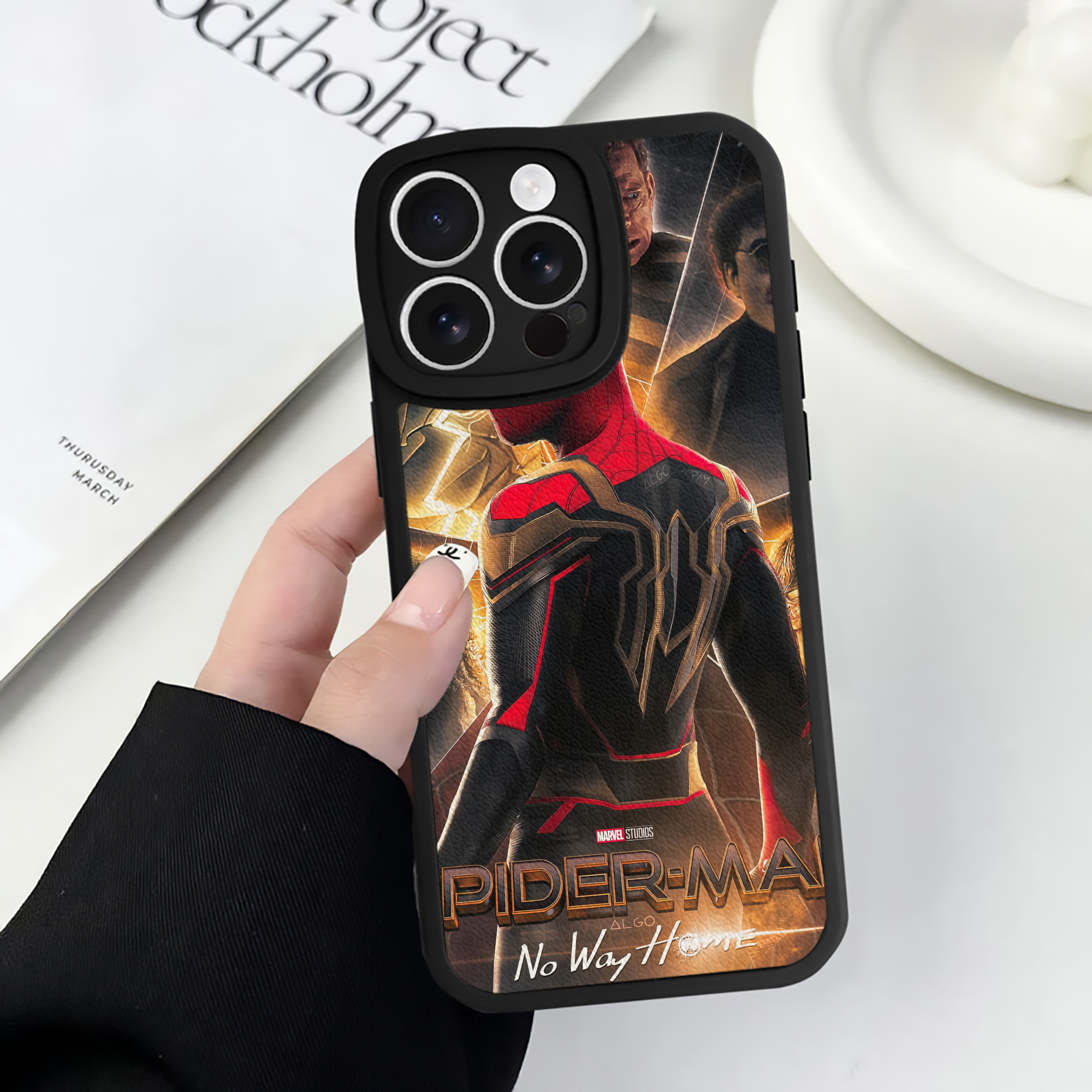Spider Man スパイダーマン 【iPhone 16シリーズ対応】シリコンスマホケース（レザー調） 材質：シリコン